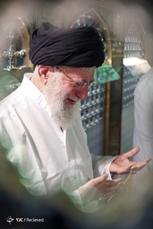 غبارروبی مضجع مطهر حضرت امام رضا‌(ع)