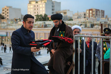 آئین تعویض و اهتزاز پرچم متبرک گنبد حرم امام حسین(ع) بر فراز بارگاه سیدالکریم حضرت عبدالعظیم الحسنی (ع)
