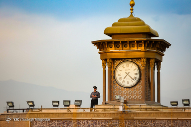 آئین تعویض و اهتزاز پرچم متبرک گنبد حرم امام حسین(ع) بر فراز بارگاه سیدالکریم حضرت عبدالعظیم الحسنی (ع)
