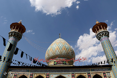تعویض پرچم حرم احمد بن موسی (ع) در شیراز