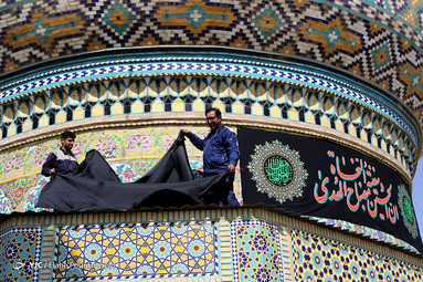 تعویض پرچم حرم احمد بن موسی (ع) در شیراز