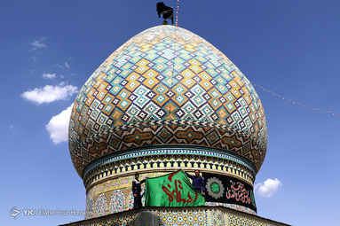 تعویض پرچم حرم احمد بن موسی (ع) در شیراز