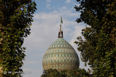 تعویض پرچم حرم احمد بن موسی (ع) در شیراز