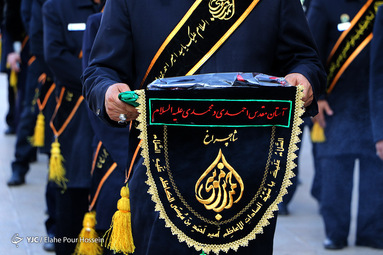 تعویض پرچم حرم احمد بن موسی (ع) در شیراز