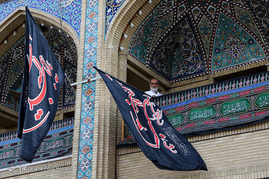 تعویض پرچم حرم احمد بن موسی (ع) در شیراز