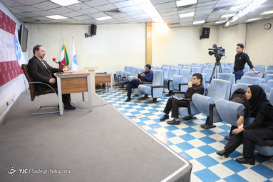 بازدید سخنگوی وزارت کشور از باشگاه خبرنگاران