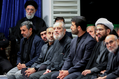 حضور احمدی نژاد در مراسم عزاداری شام غریبان در حسینیه امام خمینی(ره
