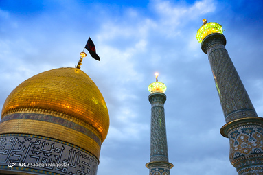تعویض پرچم حرم سیدالکریم(ع)