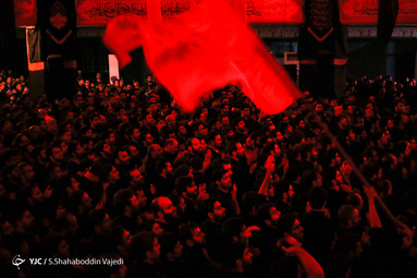 هیئتِ ما/ عزاداری شب عاشورا در هیأت میثاق با شهدا دانشگاه امام صادق(ع)