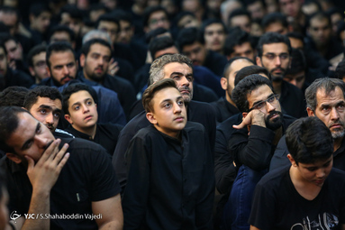 هیئتِ ما/ عزاداری شب عاشورا در هیأت میثاق با شهدا دانشگاه امام صادق(ع)
