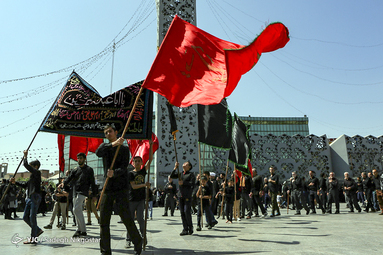 عزاداری عاشورای حسینی(ع) در میدان امام حسین(ع)