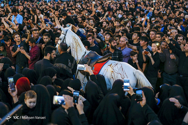 مراسم خیمه سوزان شام غریبان حسینی در میدان امام حسین (ع)