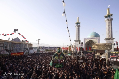 آیین نخل‌گردانی عصر عاشورای نیم‌ور از توابع استان مرکزی