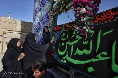 آیین نخل‌گردانی عصر عاشورای نیم‌ور از توابع استان مرکزی