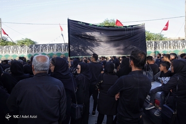 آیین نخل‌گردانی عصر عاشورای نیم‌ور از توابع استان مرکزی