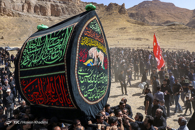 نخل گردانی در روستای انجدان در روز عاشورای حسینی (ع)