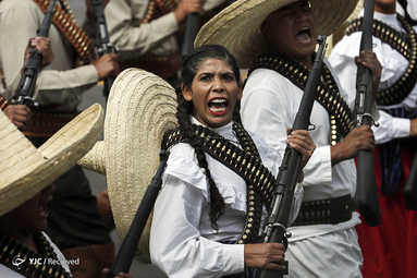 رژه نظامی روز استقلال در مکزیکو سیتی 