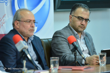 مهدی امیری اصفهانی معاون سیاسی و امنیتی و جواد جاویدنیا معاون فضای مجازی دادستان کل کشور در نشست تخصصی «بررسی مسئولیت حقوقی و اجتماعی رسانه‌ها در قبال نشر اکاذیب»