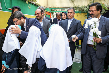 بازدید وحید قبادی دانا، رییس سازمان بهزیستی کشور از کودکان ناشنوای مدرسه پژواک