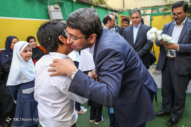 بازدید وحید قبادی دانا، رییس سازمان بهزیستی کشور از کودکان ناشنوای مدرسه پژواک