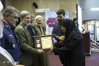 مراسم تجلیل از چهره های ماندگار صنعت هوایی کشور با حضور وزیر دفاع  و وزیر راه