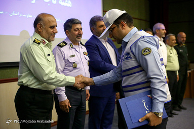 همایش تجلیل از نمونه‌های ترافیکی