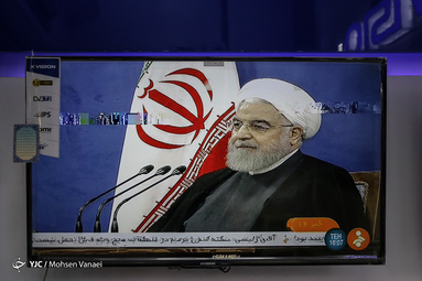 تماشای نشست خبری دکتر حسن روحانی رئیس جمهور در کنار کار و زندگی رومزه مردم در تهران