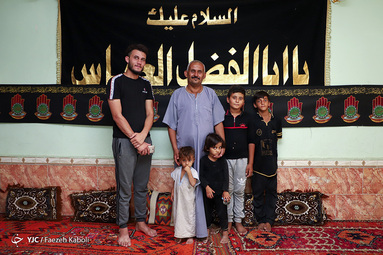 خادم الزوار اربعین/ مولاعلی شافی و فرزندانش در مسیر قورنه، میزبان زائران اربعین