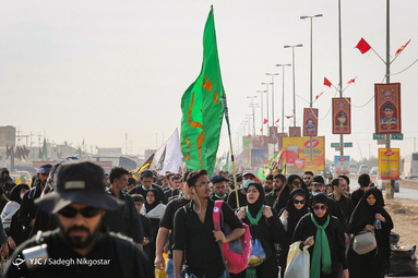 راهپیمایی در مسیر بهشت/ پیاده روی زوار اربعین حسینی ار جاده نجف به کربلا ...