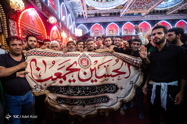 الحُسَین يَجْمَعُنا / امام حسین جاذبه و مغناطیس وحدت بخش مسلمانان و شیعیان در همایش عظیم اربعین در کربلاست