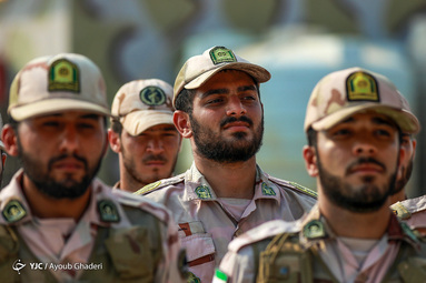 سربازان پاسگاه مرزی دریایی هندورابی در خلیج فارس