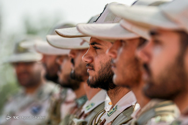 سربازان پاسگاه مرزی دریایی هندورابی در خلیج فارس