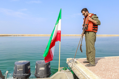 سربازان پاسگاه مرزی دریایی هندورابی در خلیج فارس