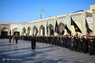 عزاداری خادمین حرم امام رضا (ع) در روز شهادت امام عسکری