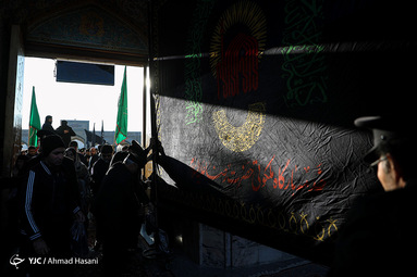 عزاداری خادمین حرم امام رضا (ع) در روز شهادت امام عسکری