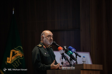آئین صبحگاه واحدهای نمونه سپاه پاسداران و بسیجیان سپاه تهران