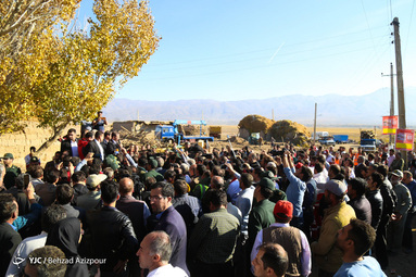 بازدید معاون اول رییس‌جمهور از روستای زلزله زده تیرشاب