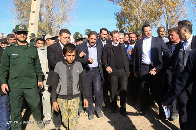بازدید معاون اول رییس‌جمهور از روستای زلزله زده تیرشاب