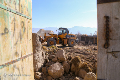بازدید معاون اول رییس‌جمهور از روستای زلزله زده تیرشاب