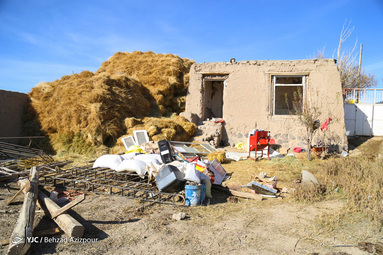 بازدید معاون اول رییس‌جمهور از روستای زلزله زده تیرشاب