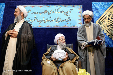 عمامه گذاری طلاب در روز میلاد پیامبر(ص)
