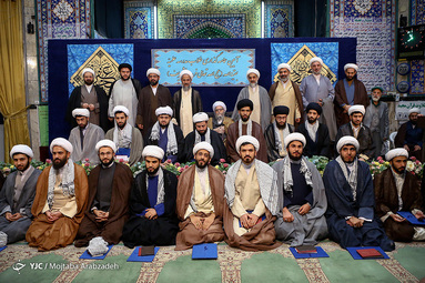 عمامه گذاری طلاب در روز میلاد پیامبر(ص)