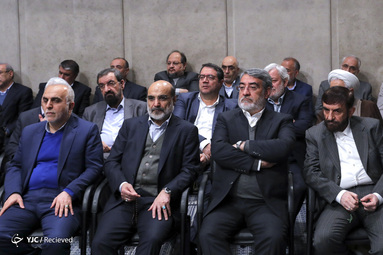 دیدار جمعی از تولیدکنندگان، کارآفرینان و فعالان اقتصادی با رهبر معظم انقلاب