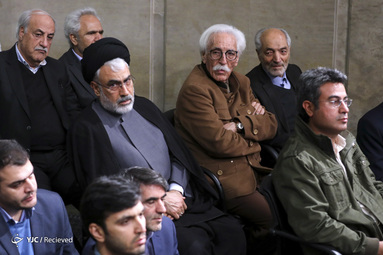 دیدار جمعی از تولیدکنندگان، کارآفرینان و فعالان اقتصادی با رهبر معظم انقلاب