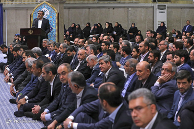 دیدار جمعی از تولیدکنندگان، کارآفرینان و فعالان اقتصادی با رهبر معظم انقلاب