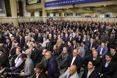 دیدار جمعی از تولیدکنندگان، کارآفرینان و فعالان اقتصادی با رهبر معظم انقلاب
