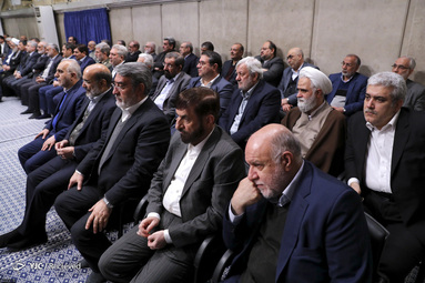 دیدار جمعی از تولیدکنندگان، کارآفرینان و فعالان اقتصادی با رهبر معظم انقلاب
