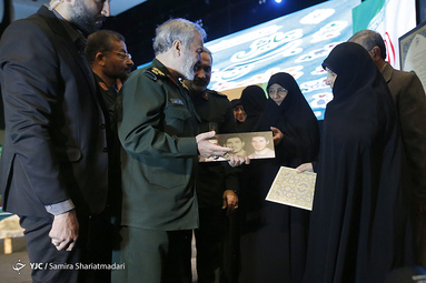 گرد همایی چهار هزار نفری دختران بسیجی