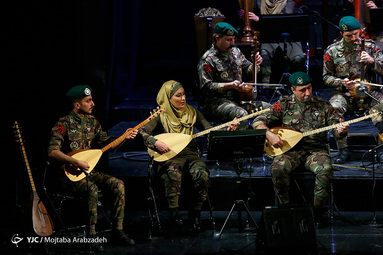 کنسرت «سرو‌ها ایستاده می‌میرند»