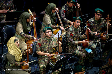 کنسرت «سرو‌ها ایستاده می‌میرند»